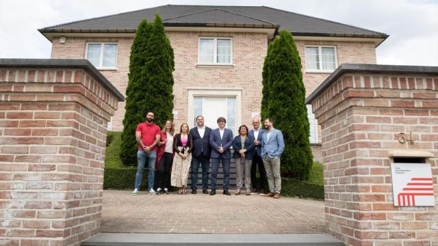 Valtònyc; la diputada de ERC Meritxell Serret; la expresidenta del Parlament Carme Forcadell; el exvicepresidente y líder de ERC, Oriol Junqueras; el expresidente de la Generalitat y líder de Junts, Carles Puigdemont; la exconseller Dolors Bassa; el exconseller de Exteriores de la Generalitat, Raul Romeva; y el eurodiputado de Junts Toni Comín en Waterloo.