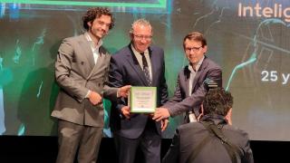 Toni Pérez y José Antonio Belso, en la recogida del premio.