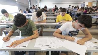 Alumnos en selectividad.