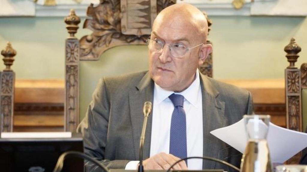 Jesús Julio Carnero durante una sesión plenaria del Ayuntamiento de Valladolid.