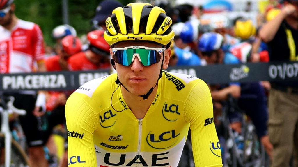 Tadej Pogacar, vestido de amarillo en el Tour de Francia 2024.