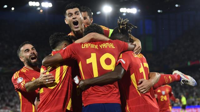 Los jugadores de la selección celebran el gol de Fabián Ruiz ante Georgia.