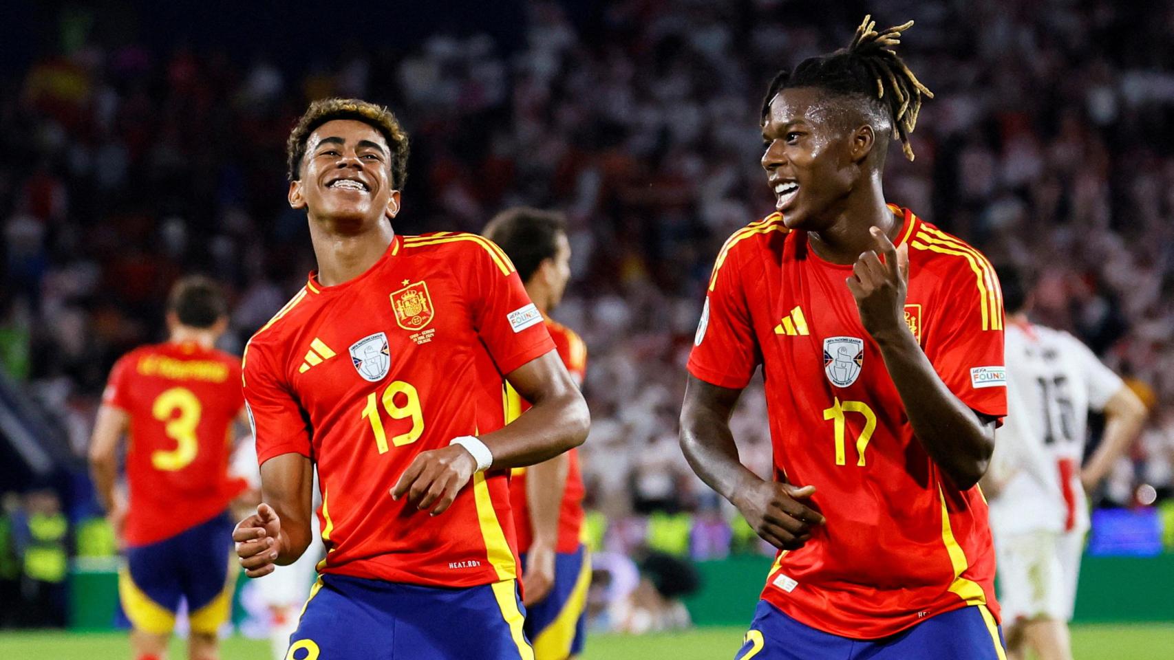 Lamine Yamal y Nico Williams celebran con la Selección en la Eurocopa
