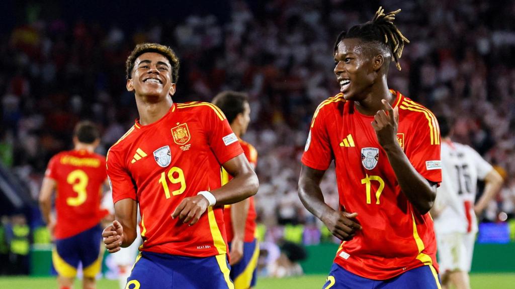 Lamine Yamal y Nico Williams celebran con la Selección en la Eurocopa
