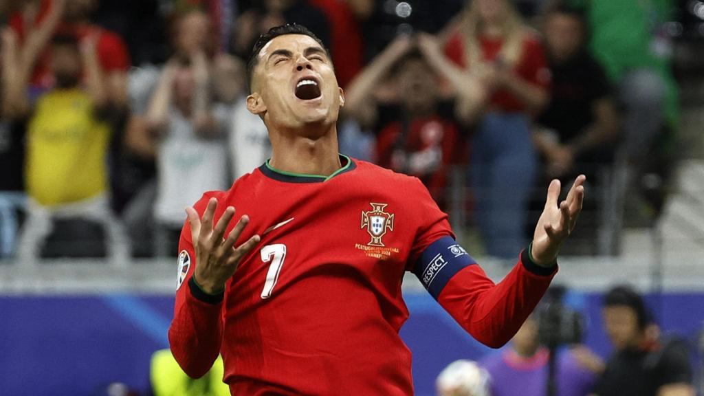Cristiano Ronaldo se lamenta de una ocasión fallada.