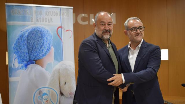 Firma del acuerdo. Foto: UCLM.