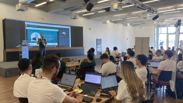 Los participantes del 'hackathon', durante una de las sesiones de trabajo.