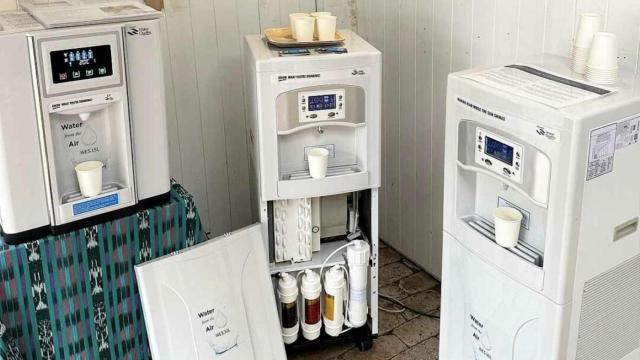 Varios generadores atmosféricos de agua de AirQua.