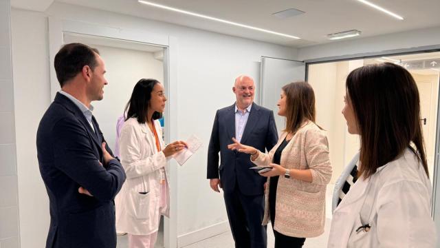 Visita oficial de Ribera al Hospital covadonga con motivo del inicio de su gestión. EE
