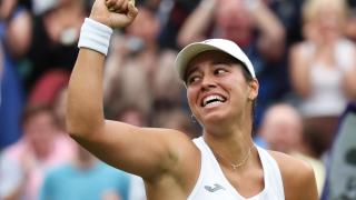 Jessica Bouzas celebra un punto en Wimbledon.