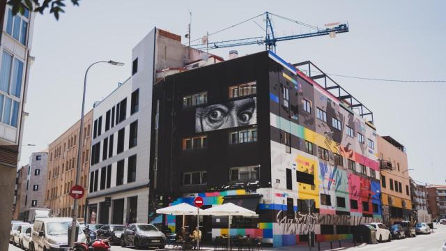 Mural en Carabanchel de Dalí.