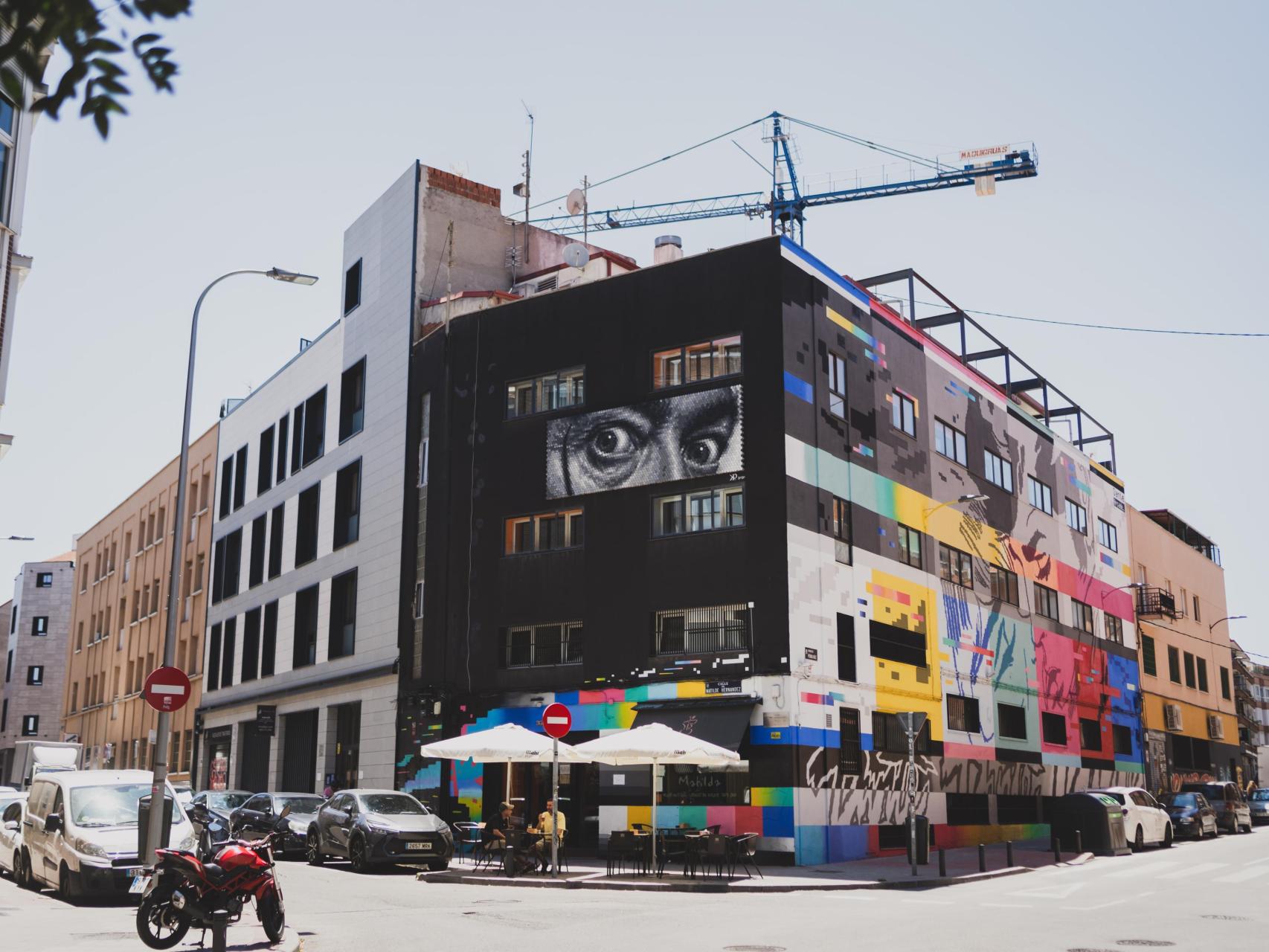 Vista general de Carabanchel (Mural de Dalí realizado con latas de refresco por photoAlquimia). Foto: Cristina Villarino