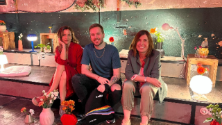 Ana Fernández, Javier Ruescas y Arantxa Zunzunegui participan en un evento de Audible por el Orgullo.