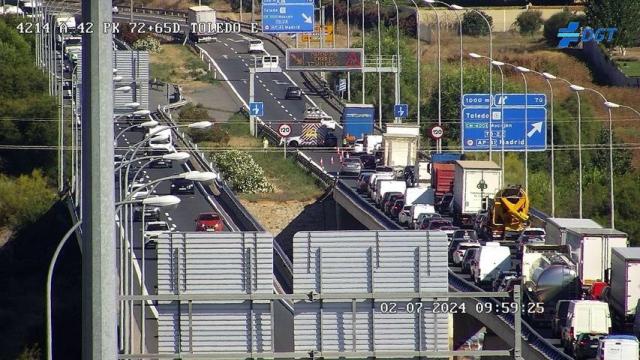 Atasco en la A-42, en Toledo. / Foto: Dirección General de Tráfico.