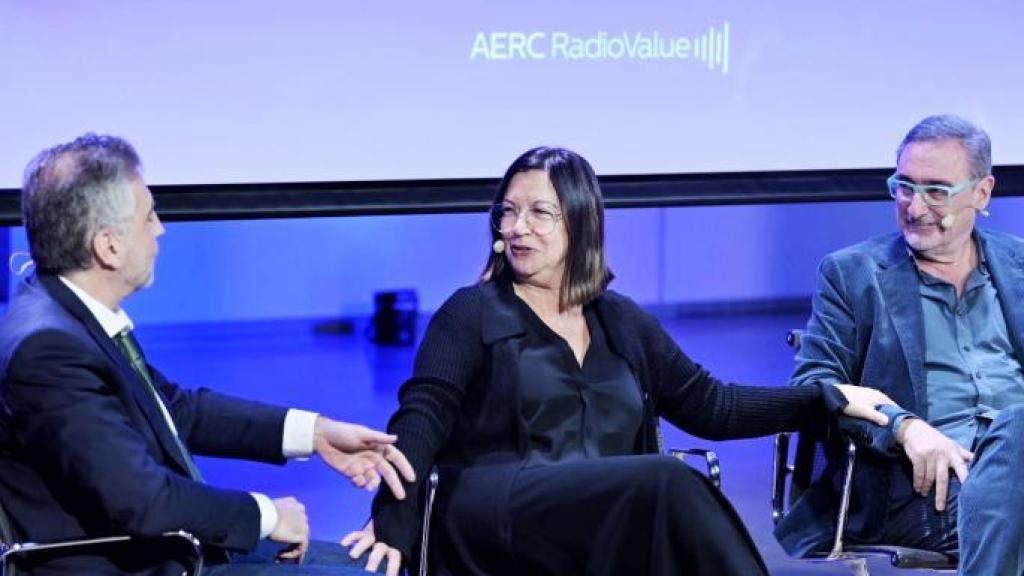 De izda. a dcha. Carlos Alsina, Àngels Barceló y Carlos Herrera.