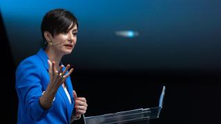 La ministra de Vivienda y Agenda Urbana, Isabel Rodríguez, participa en un diálogo sobre soluciones al problema de la vivienda en España.