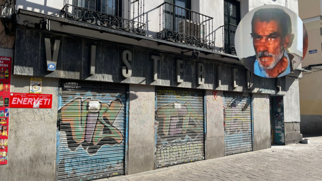 Portal cerrado de Vistebien, la tienda donde trabajó Concha hasta su muerte el 4 de julio de 2023. Destacado en un círculo, Jesús, el acusado por el asesinato.