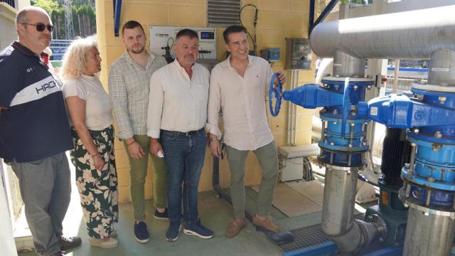 Autoridades presentando los trabajos de conexión de la EDAR de Iara y Manzano.