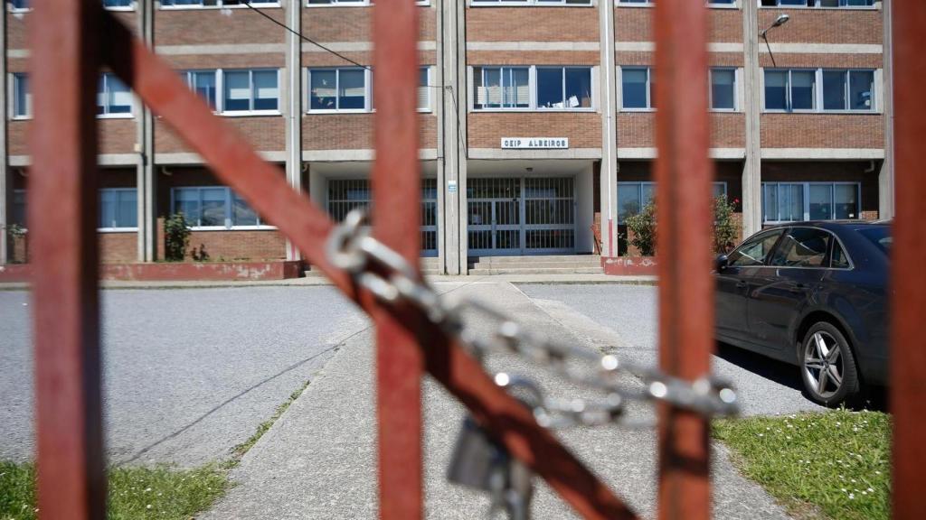 Verja cerrada del CEIP Albeiros de Lugo a 29 de mayo de 2024, en Lugo, Galicia