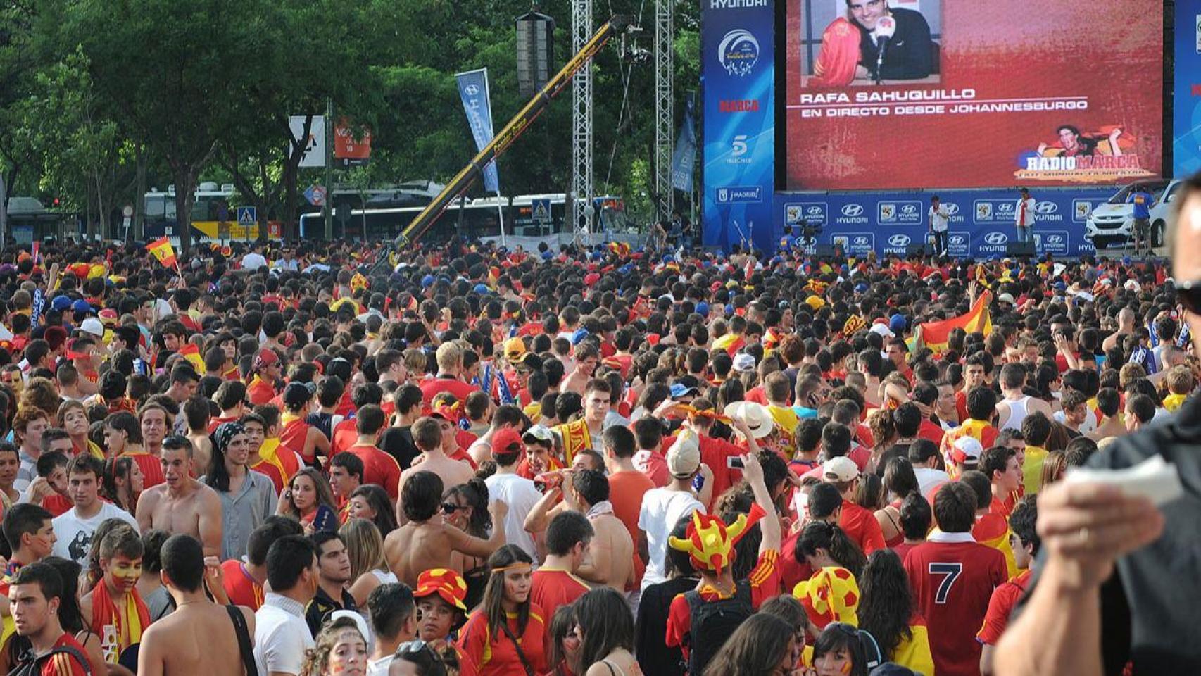 Aficionados siguiendo un partido de España en el Mundial 2010.
