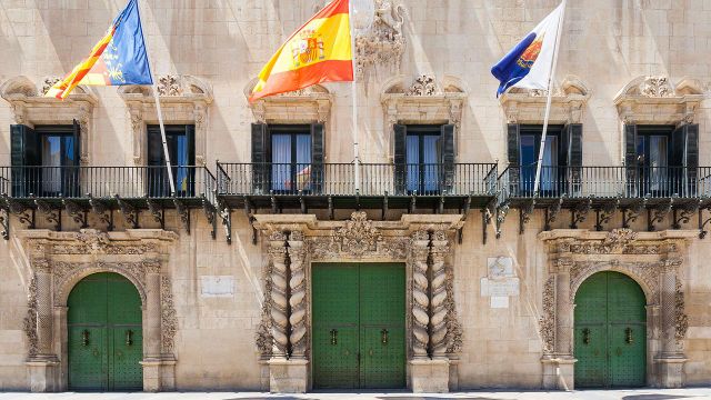 El Ayuntamiento de Alicante.