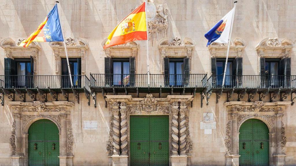 El Ayuntamiento de Alicante.