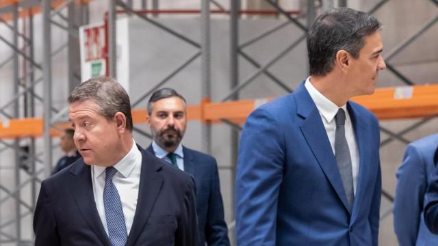 Emiliano García-Page y Pedro Sánchez, este martes en un acto de Airbus en Albacete.