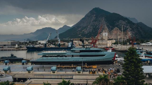 El yate Sea Club 53 en el puerto de donde ha sido botado