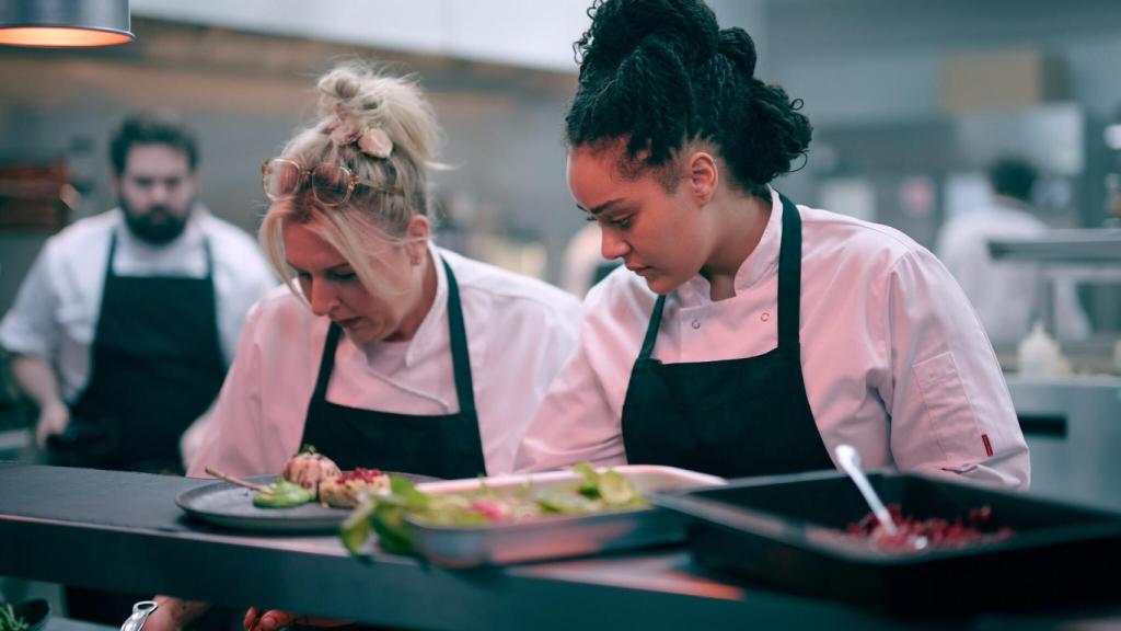 Hannah Walters e Izuka Hoyle en la nueva serie de BBC 'Boiling Point'