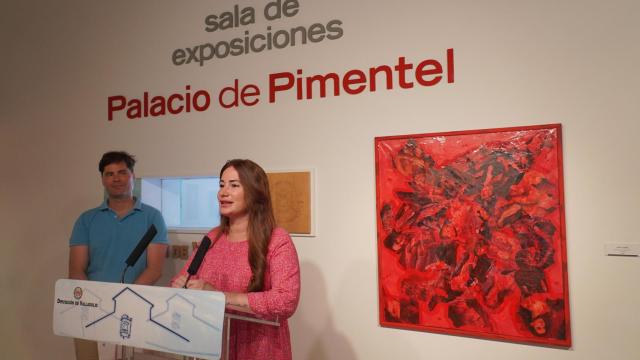 Yolanda Burgoa y el autor de la muestra durante la presentación