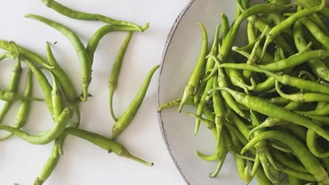 Las piparras están de temporada: cómo sacarle partido a los 'langostinos de la huerta'