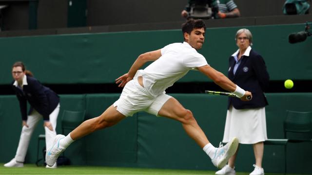 Alcaraz, durante su partido ante Vukic en Wimbledon.