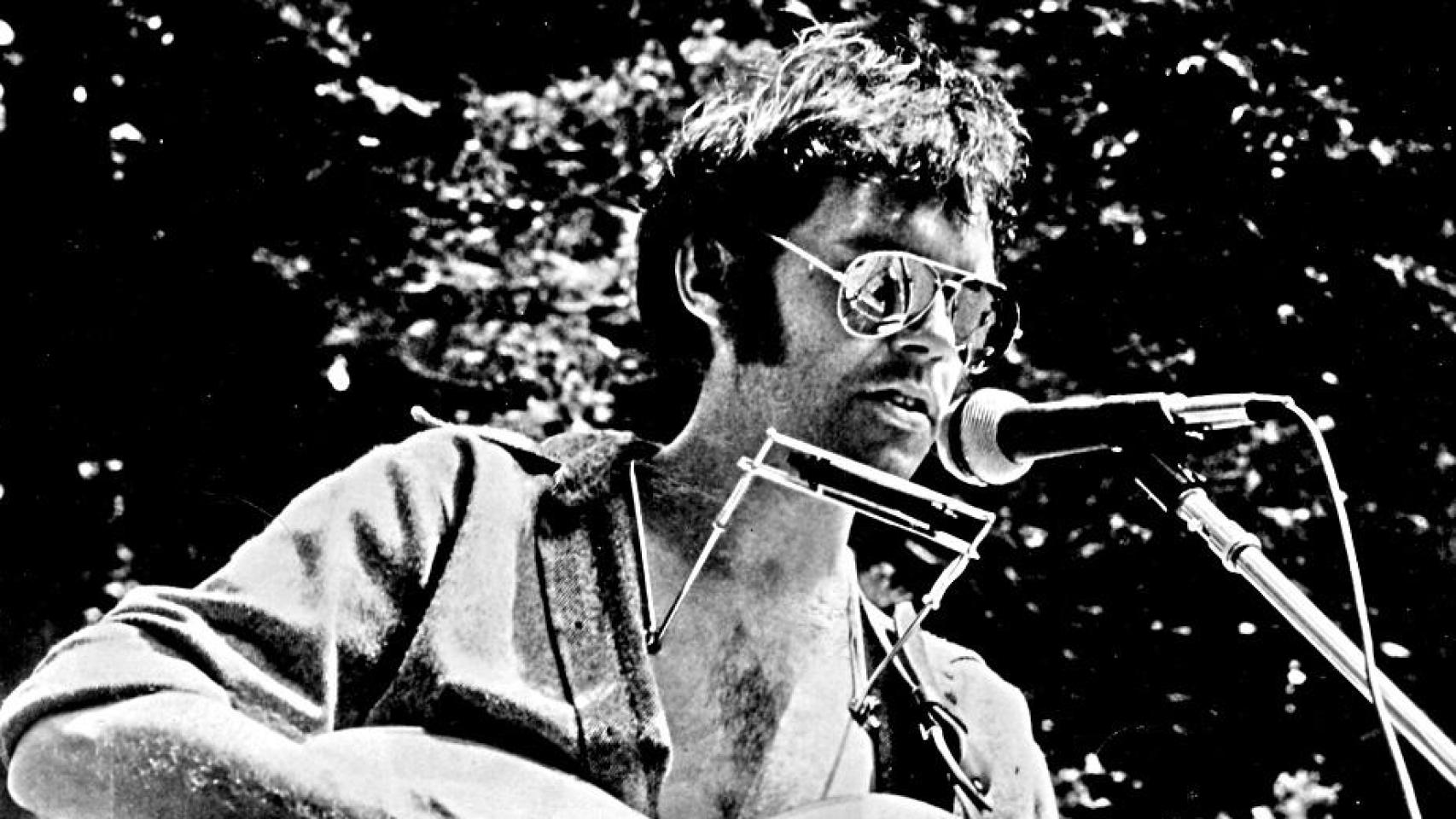 Neil Young en un concierto en 1970. Foto: Warner/Reprise