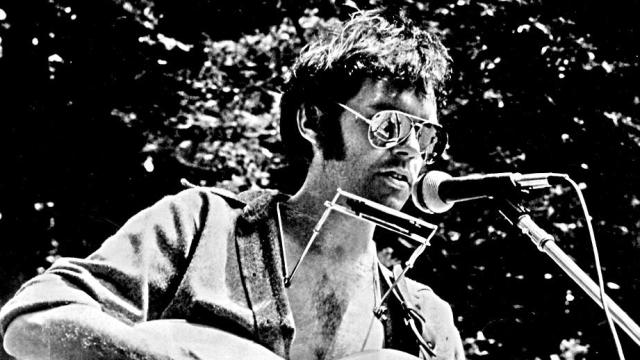 Neil Young en un concierto en 1970. Foto: Warner/Reprise