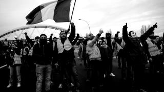 Imágenes de un grupo de chalecos amarillos en Francia.