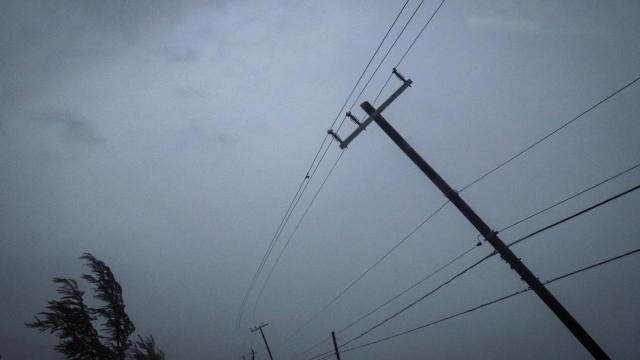 El huracán Beryl ha llegado este miércoles por la noche a Jamaica, donde más de 400.000 personas se han quedado sin luz.