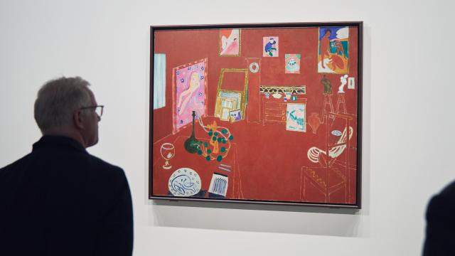 El cuadro central de la exposición de Matisse en París, 'L'Atelier rogue', 1911. © Succession H. Matisse 2024. © Fondation Louis Vuitton / Louis Bourjac