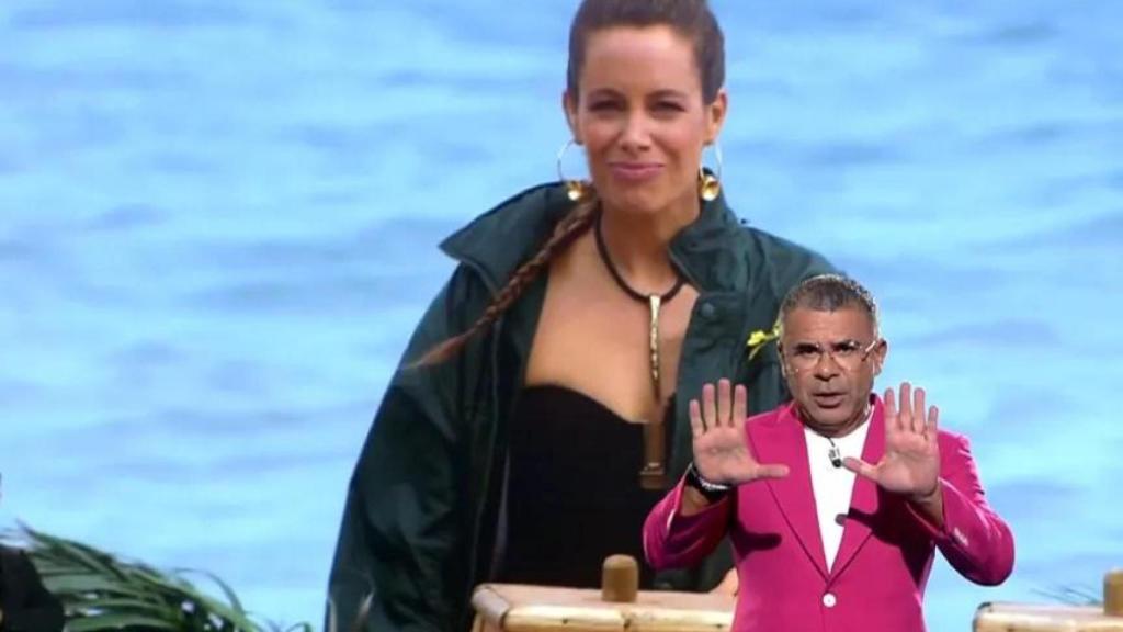 Laura Madrueño, ataviada con un chubasquero para protegerse del frío, y Jorge Javier Vázquez.