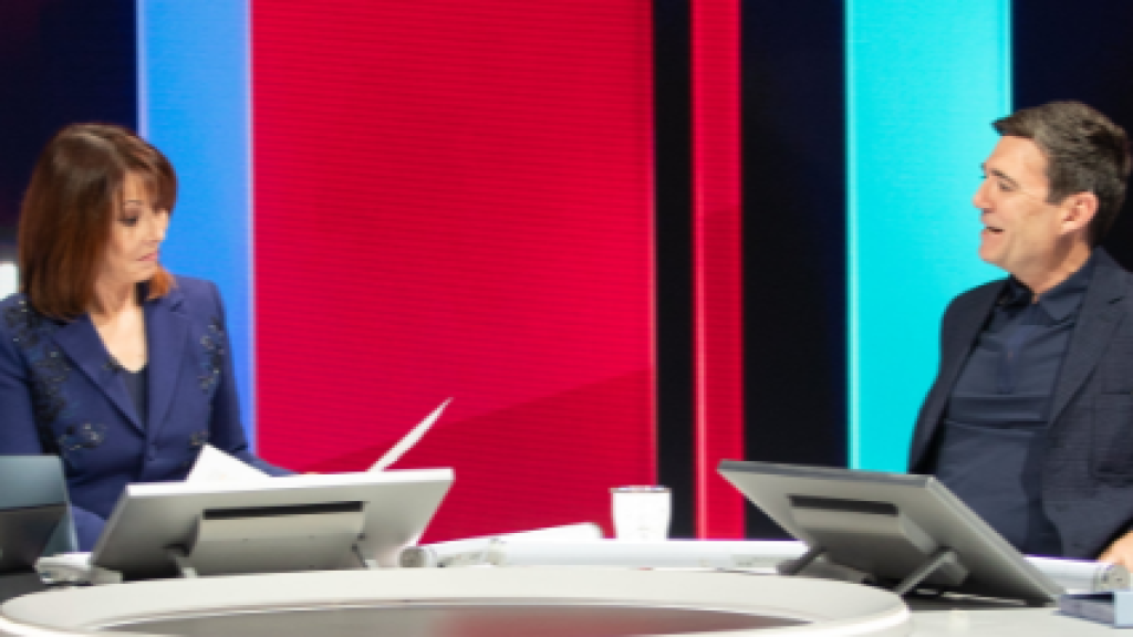 La presentadora Kay Burley y varios colaboradores