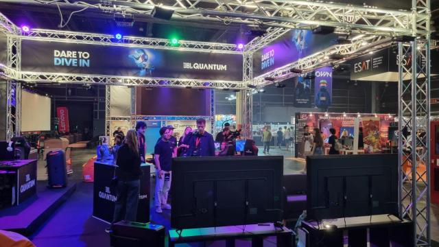 Uno de los stands en el arranque de OWN.