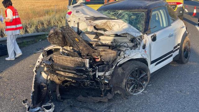 Imagen de uno de los vehículos implicados en el brutal accidente en la A-6 en Valladolid