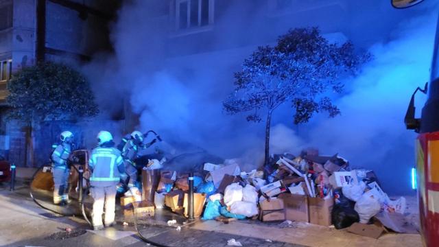Imagen de archivo de un incendio en un contenedor de basura