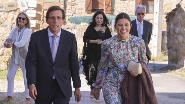 Almeida y Teresa Urquijo en la boda de Verónica Urquijo.