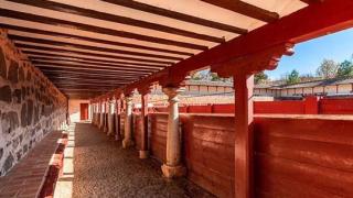 Santuario y la plaza de toros cuadrada Las Virtudes de Santa Cruz de Mudela.