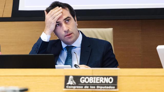 El ministro de Economía, Comercio y Empresa, Carlos Cuerpo, comparece en la Comisión Mixta para la Unión Europea, en el Congreso de los Diputados.