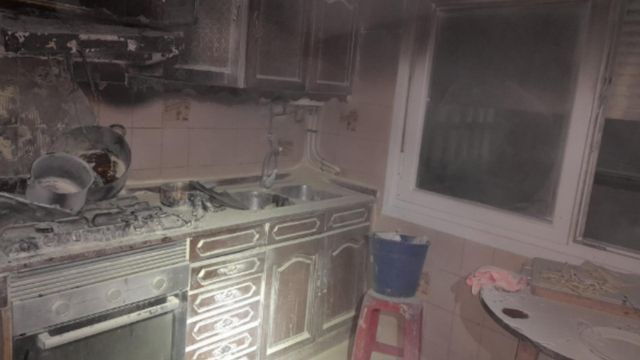 Incendio en la cocina de una vivienda de Ribeira