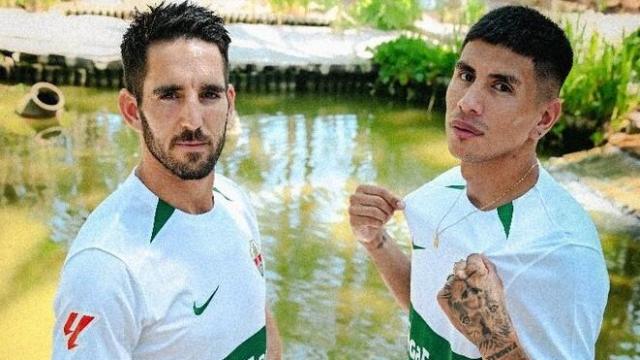 Las nuevas camisetas del Elche.