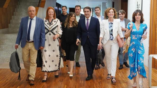 El consejero de Medio Ambiente, Vivienda y Ordenación del Territorio, Juan Carlos Suárez-Quiñones, informa a las Cortes sobre el grado de cumplimiento de los objetivos de su departamento para la legislatura, este lunes