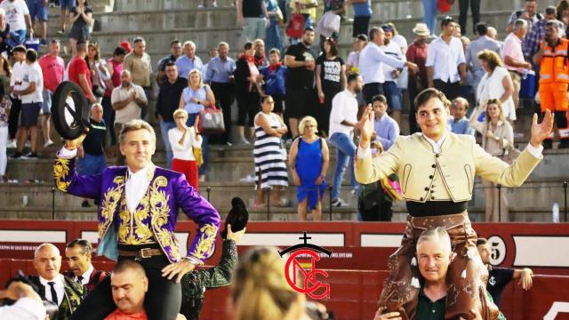 Pablo Hermoso y Sergio Pérez salieron a hombros del coso arevalense en la 2ª de feria