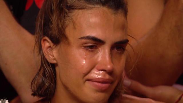 Sofía Suescun llora a lágrima viva al ver que la playa estaba siendo arrasada.